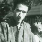 太宰治肖像（最初の小説集『晩年』の口絵写真）